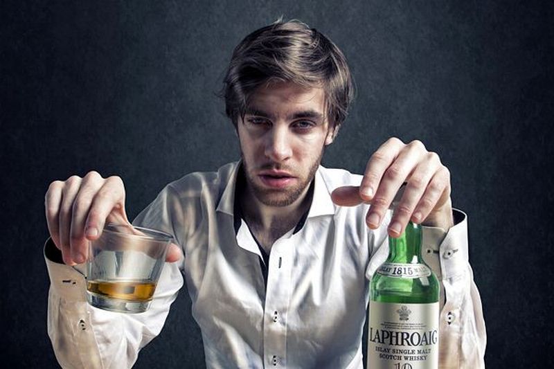 Алкоголизм: проявления и стадии