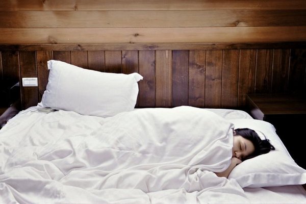 Зимой людям нужно спать дольше — исследование