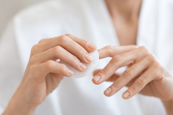 Дерматолог назвала три вещи, которые разрушают ваши ногти