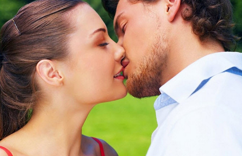 Как научиться правильно целоваться