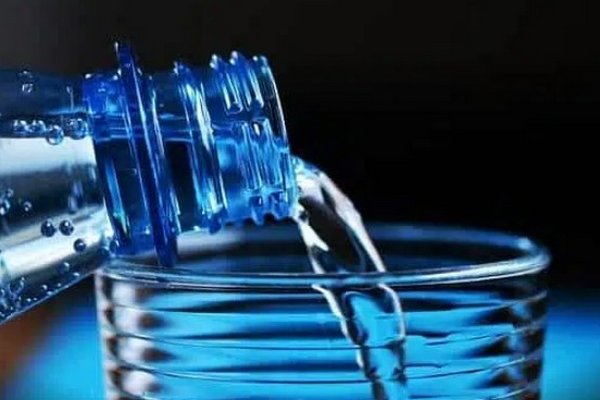 Вода в пластиковых бутылках может быть куда опаснее, чем считалось - ученые