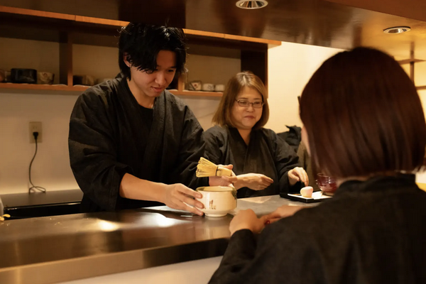 В Японии открылось кафе, где нельзя разговаривать и слушать музыку