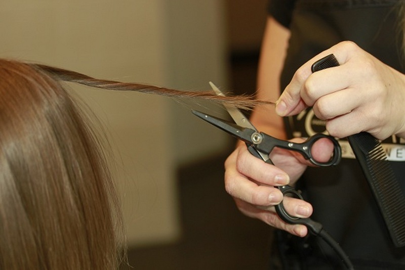 Горячие ножницы против секущихся волос