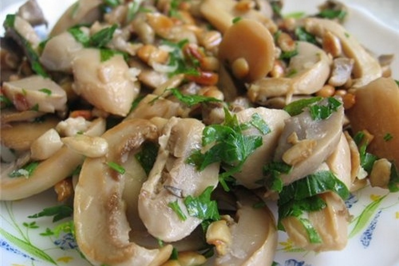 Рецепт - салат из шампиньонов с семенами подсолнечника