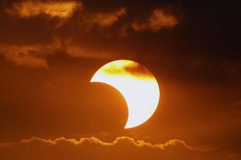 Солнечное затмение 15 февраля: удивительные фото