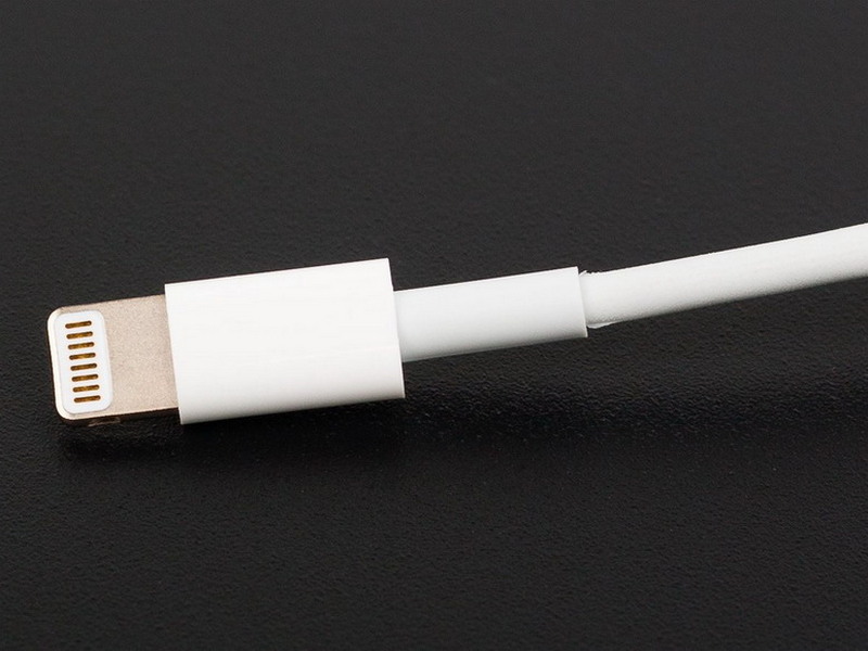 Apple создала новый кабель Lightning, который совсем не боится воды