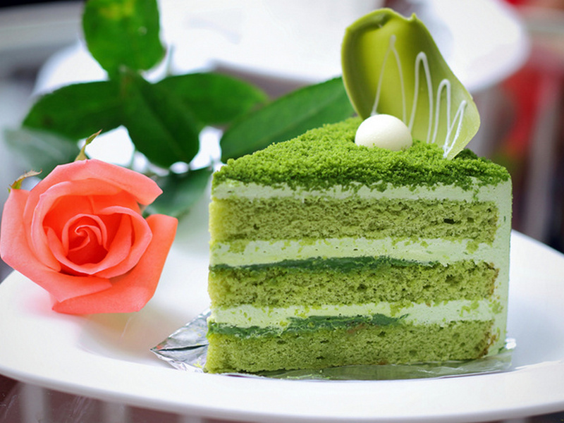 Бисквитный торт: попробуй экзотику зеленого цвета