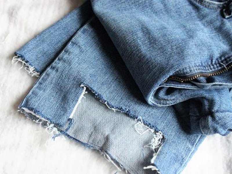 Как сделать стильные рваные джинсы своими руками: видео