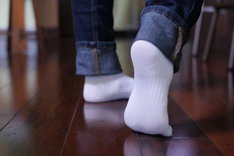 Как отстирать и отбелить белые носки