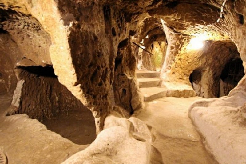 Турок случайно нашел таинственный подземный город