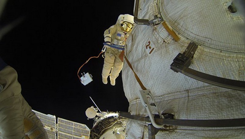 Ученые из России хотят сделать из космонавтов киборгов
