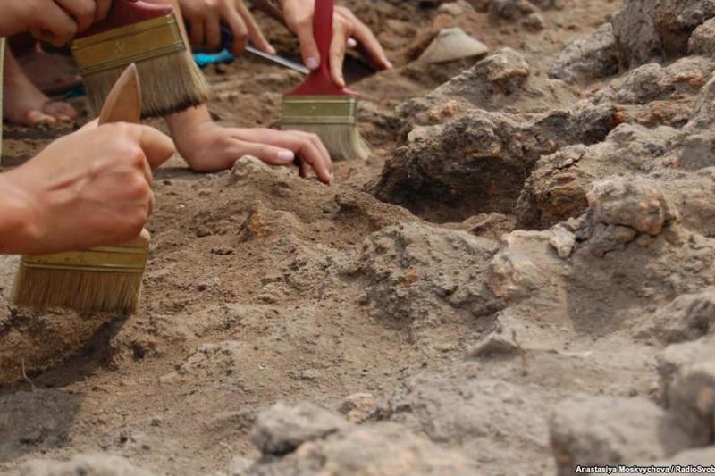 Археологи сделали сенсационную находку между детскими могилами