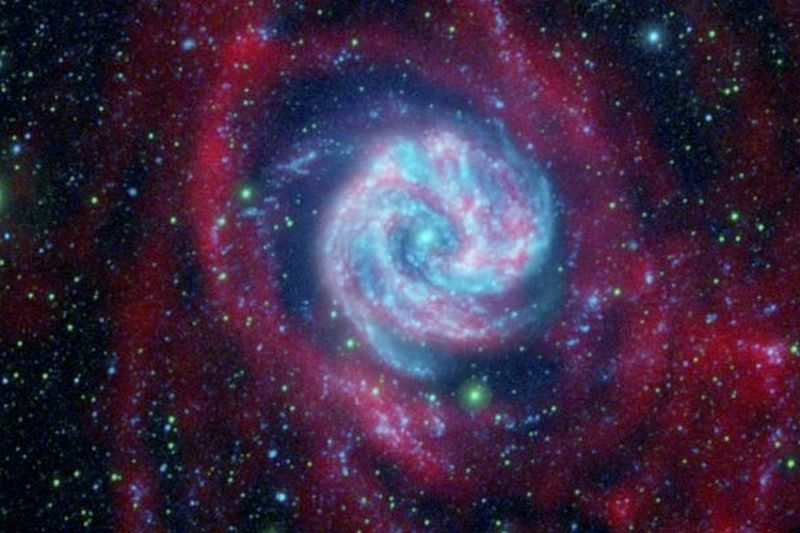 Ученые выяснили, что края галактик полны умирающих звезд и черных дыр