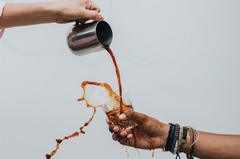 Почему женщинам вредно пить кофе