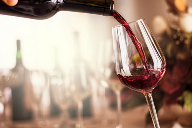 Как правильно заказывать и дегустировать вино