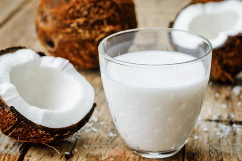 Как сделать кокосовое молоко из целого кокоса?