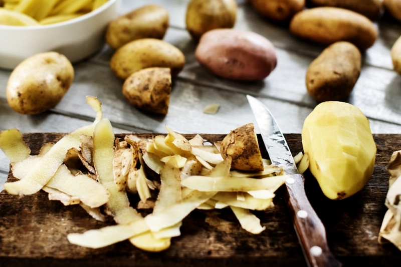 Как использовать картофельные очистки