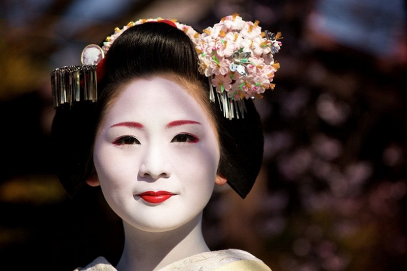 Почему белая кожа считалась эталоном красоты в японском обществе
