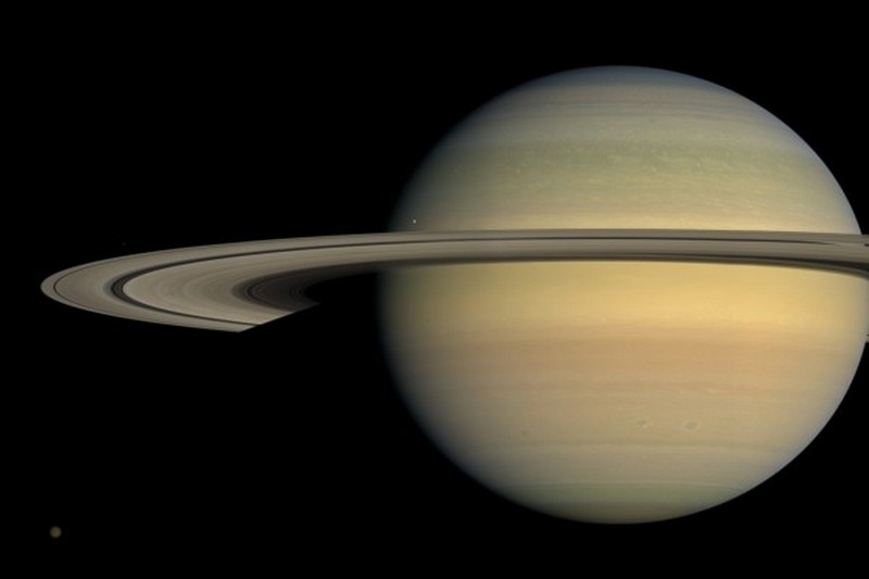 Ученые наконец узнали, сколько времени длится день на Сатурне