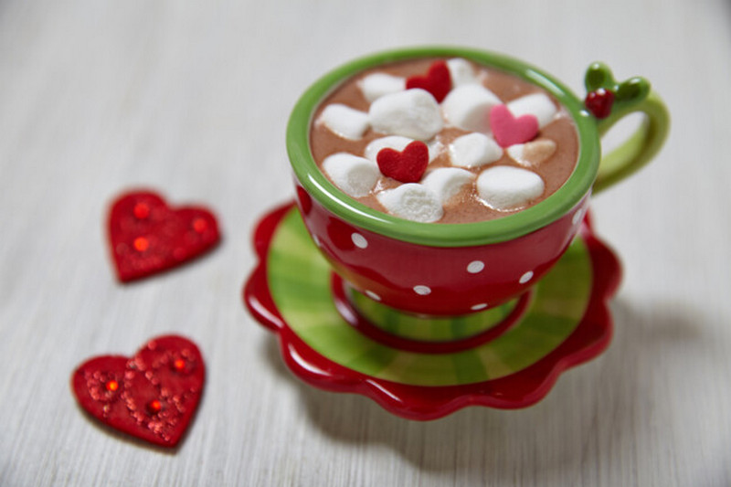 Кофе с шоколадом и маршмэллоу на День святого Валентина