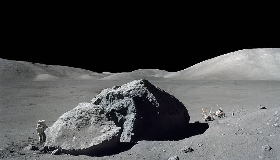 На Луне обнаружены следы земной жизни
