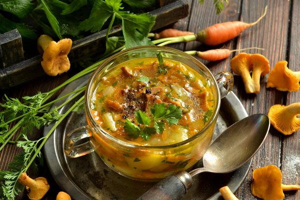 Суп из лисичек с петрушкой