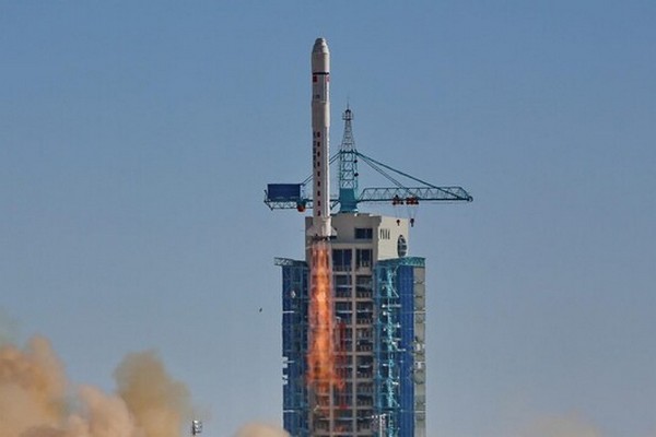 Китайский экспериментальный космический корабль вернулся на Землю через два дня после запуска