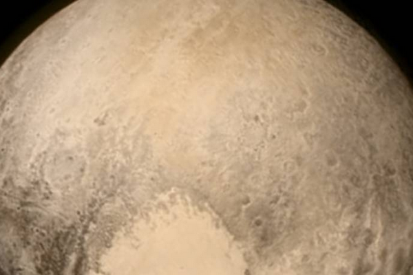 Раскрыта природа происхождения снега на Плутоне