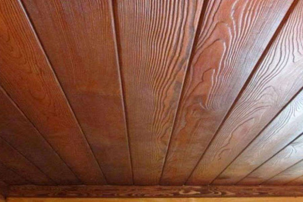 Чем лучше окрашивать деревянные потолки?