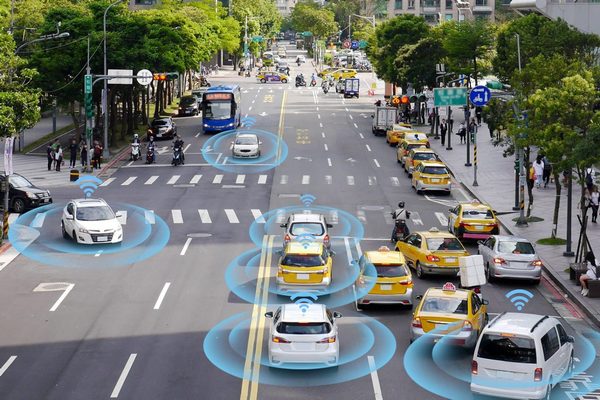 Беспилотные технологии будут в половине новых авто в Китае к 2025 году
