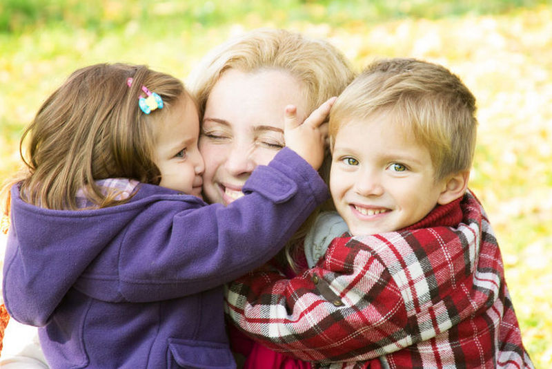 Почему так важно обнимать ребенка
