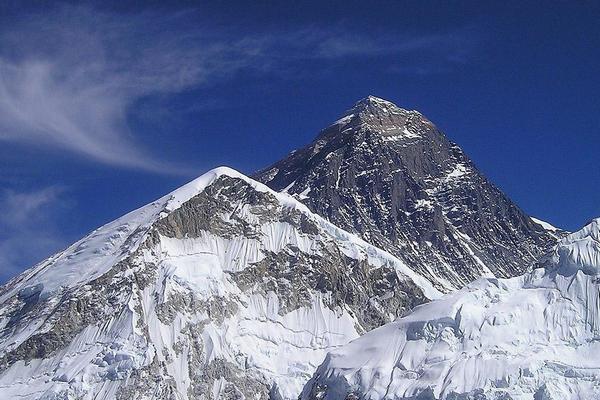 Гора Эверест выше, чем считали ранее (ВИДЕО)
