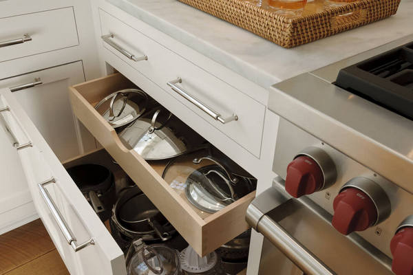 Как хранить посуду на кухне: и как правильно разместить