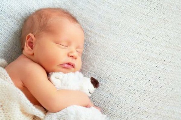 Как кормить младенца в первые дни жизни?