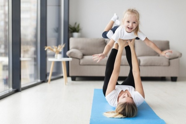Какие упражнения можно делать вместе с ребенком