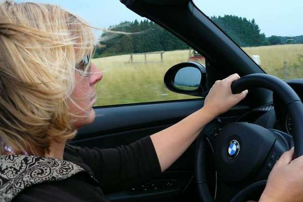 Ученые установили, кто лучше водит машину – женщины или мужчины