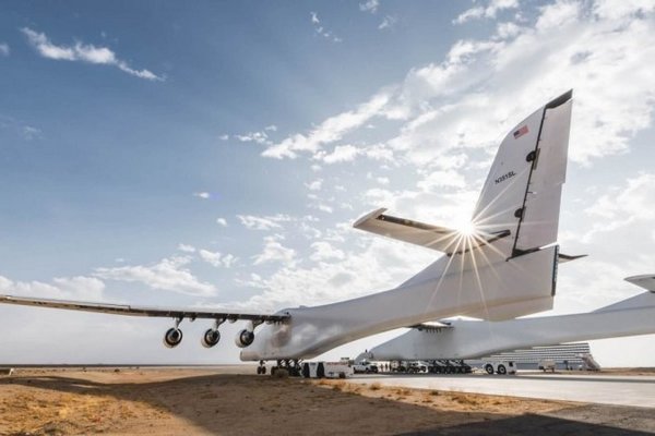 Размером с футбольное поле: самый большой самолет в мире совершил повторный полет