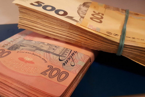 Банкоматы ПриватБанка выдают только по 200 и 500 гривен