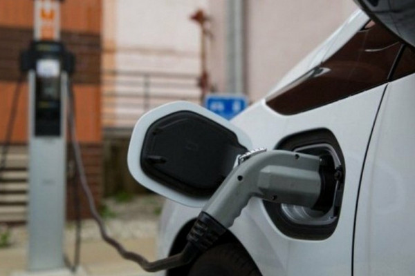 Эксперты сравнили ликвидность электромобилей с бензиновыми и дизельными авто