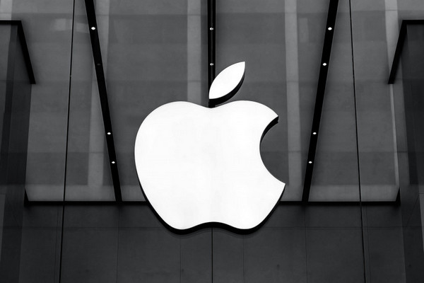 Apple отложила проверки личных данных на смартфонах