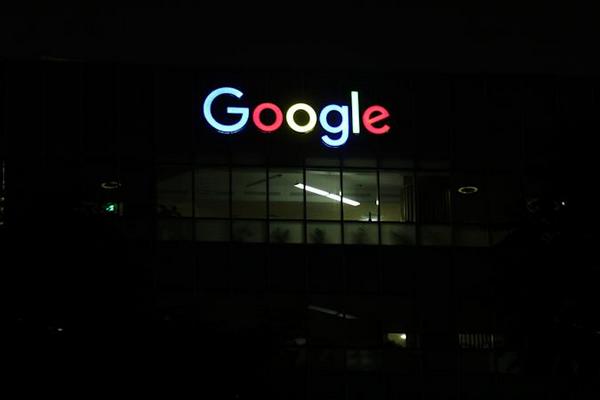 Google привносит тёмный режим в свою поисковую систему