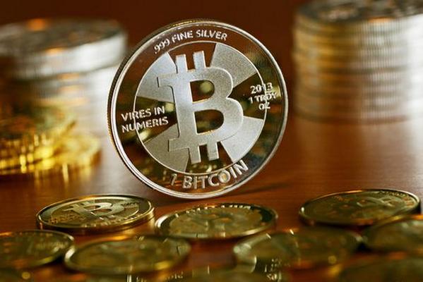 Эксперты назвали причины падения Bitcoin. Что ждет криптовалюту