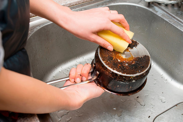 Как отмыть пригоревшую кастрюлю: полезные советы