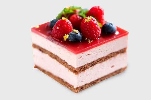 Бисквитный торт с фруктами: простой рецепт