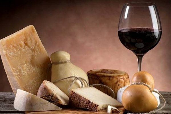 Вино и сыр улучшают когнитивные способности — ученые