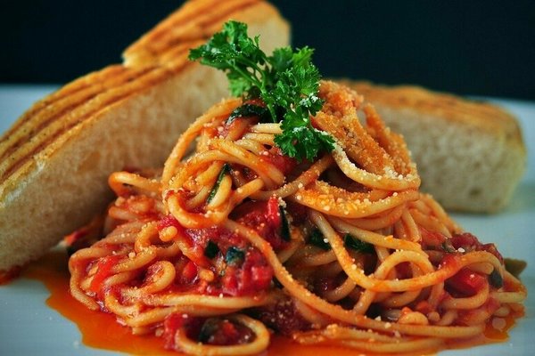 Учимся правильно есть спагетти