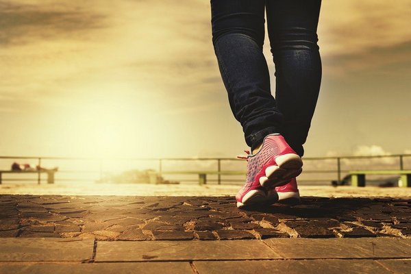 Как быстро снять усталость ног: 5 действенных способов