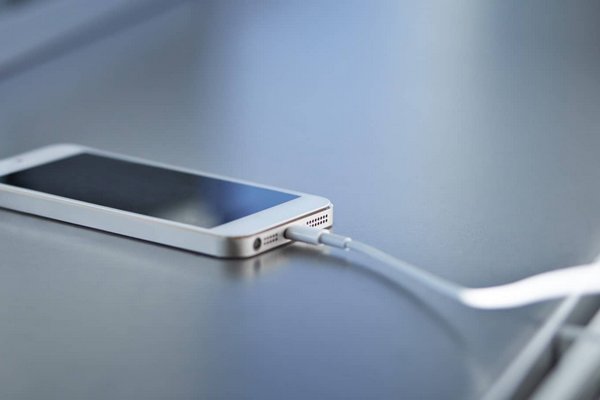 Известно, почему USB-розетки опасны для смартфонов Известно, почему USB-розетки опасны для смартфонов