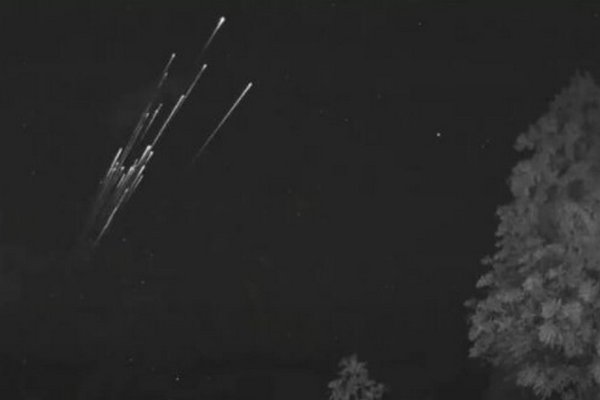 Уничтоженные магнитной бурей спутники Илона Маска сгорают в атмосфере