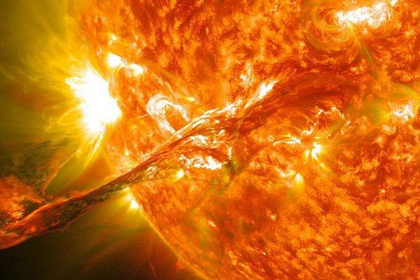Мощнейшая вспышка произошла на Солнце